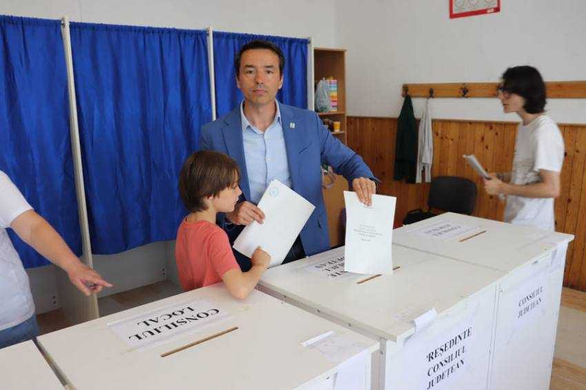 emanuel soare alegeri. votare Sursă foto: Facebook Emanuel Soare.