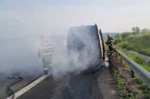 imagine whatsapp 2024 06 09 la 20 02 51 0e91d371 - Incendiu pe A1! Un microbuz în care se aflau 9 persoane a luat foc