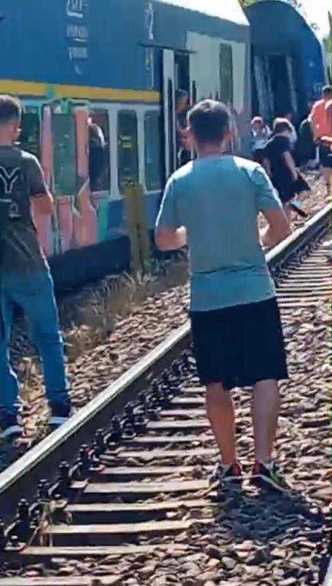 Plan Roșu activat! Două vagoane ale unui tren au deraiat la Drăgănești de Vede 2 tren deraiat