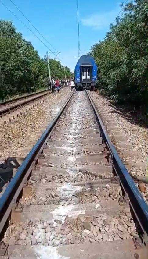 Plan Roșu activat! Două vagoane ale unui tren au deraiat la Drăgănești de Vede 3 tren deraiat