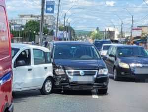 Impact între două mașini pe Bulevardul Nicolae Bălcescu 23 00be5599 aa5e 4d4e 94f8 cafe4893f0a9 1 - Impact între două mașini pe Bulevardul Nicolae Bălcescu