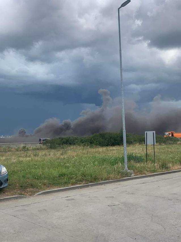 2c5b8bda ac9b 4180 ae87 637617aea52c - Incendiu cu degajări mari de fum la Martur! Intervin pompierii