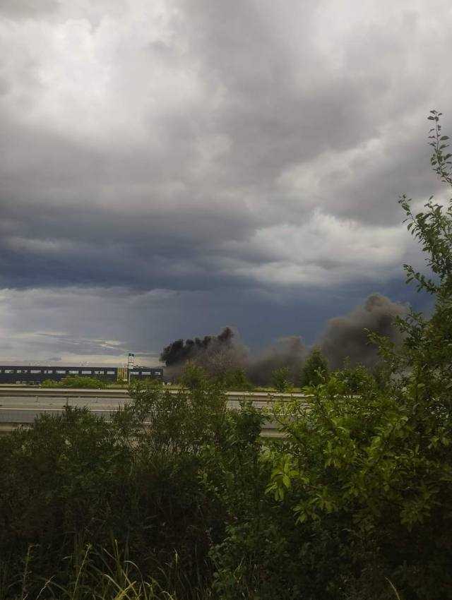 Incendiu cu degajări mari de fum la Martur! Intervin pompierii 2 36122791 7dc0 40bd 849a 7cf6f7434586 - Incendiu cu degajări mari de fum la Martur! Intervin pompierii