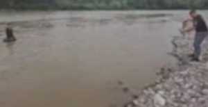 7dc1db7f 8a97 41f0 b6d9 3486d2b67279 - Tânăr ucrainean, la un pas de a se îneca în Tisa. Încerca să ajungă în România