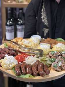 448490906 882202153949188 7114659337477287726 n - Terasa Casa Argeșeană - Locul ideal pentru a susține România la Euro 2024