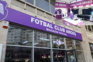 La magazinul FC Argeș din Pitești. Eveniment special cu Dică și Coman 3 Sursă foto: Facebook Primăria Municipiului Pitești.