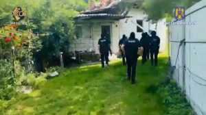(Video) Percheziții în Argeș! Vindeau droguri la bar! 25 perchezitii politisti