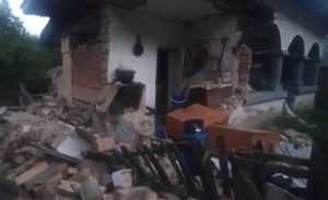 (VIDEO) Explozie într-o casă din Câmpulung! O bătrână de 80 de ani a ajuns la spital cu arsuri 4 c3181f7b 5927 4d98 9d36 9711adacfd16 - (VIDEO) Explozie într-o casă din Câmpulung! O bătrână de 80 de ani a ajuns la spital cu arsuri