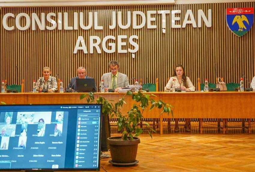 Consiliul Judetean Ages sedinta Sursă foto: Facebook CJ Arges.