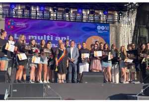 Tradiția continua. 25 de tineri din Mioveni, premiați la majorat 1 Sursă foto: Facebook Primăria Orașului Mioveni