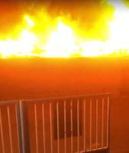 (Video) Incendiu puternic la depozitul de ambalaje al Carrefour Mioveni 1 incendiu Carrefour Mioveni