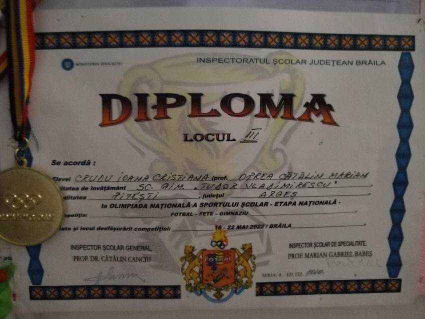 Ea e Cristiana - fetița de 9,95 crescută în centru de plasament! 3 Cristiana fetita eleva Pitești