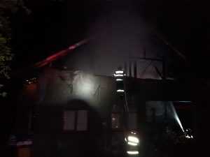 Incendiu în Bughea de Sus! Acoperișul unei case a fost cuprins de flăcări 1 55997b0c ab39 40ff bf45 28c0502b8ede - Incendiu în Bughea de Sus! Acoperișul unei case a fost cuprins de flăcări
