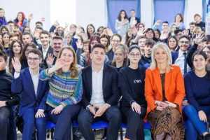 Ministrul Justiției, Alina Gorghiu: ”Sunt tare mândră de elevii argeșeni!” 1 Sursă foto: Facebook PNL Argeș.