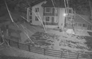 zapada vara - (VIDEO) Vreme halucinantă în Argeș! A nins la Cabana Brusturet!