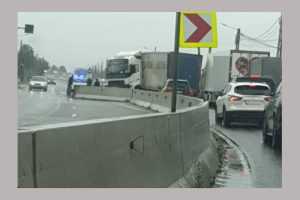 Trafic îngreunat în zona Purcăreni! Un Logan și un TIR au ieșit în decor 12 accident arges tir trafic
