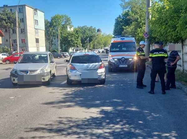 Două accidente în Pitești! Ambulanță implicată 1 d66a0df1 e330 451f af9a 9dabc5228848 - Două accidente în Pitești! Ambulanță implicată