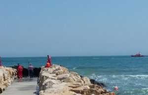 cautari inecat marea neagra1 - Marea a mai făcut o victimă! Un tânăr de 23 de ani a murit înecat în stațiunea Neptun