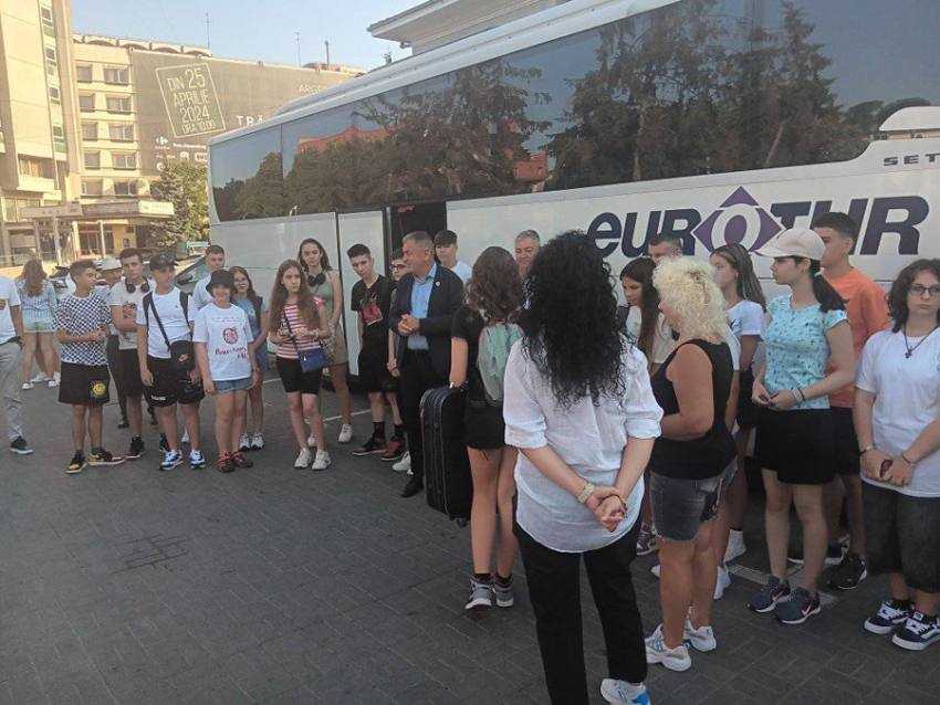 Gentea copii in serbia Sursă. foto: Facebook Cristian Gentea