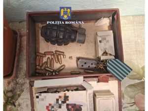 Zeci de arme și muniții au fost ridicate de polițiști din casa unui bătrân de 70 de ani 1 1721219371big 1 1 - Zeci de arme și muniții au fost ridicate de polițiști din casa unui bătrân de 70 de ani
