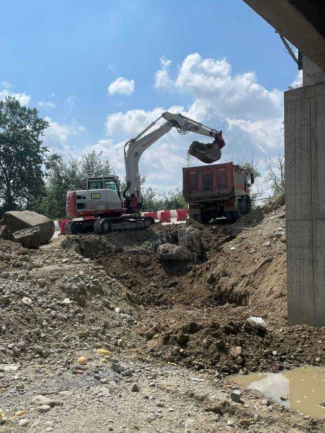 Podul de peste pârâul Bascov din strada Depozitelor - aproape de finalizare! 1 pod Bascov