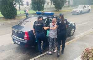 Bătrână găsită de jandarmii argeșeni, după ce a dispărut din parcarea unui centru comercial 1 b509245b 2c5d 4faa a41e fc442bfa8646 - Bătrână găsită de jandarmii argeșeni, după ce a dispărut din parcarea unui centru comercial