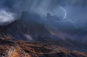 442442897 890297079575095 1635708667157807948 n - Cum ne protejăm de fulgere pe munte. Recomandările salvamontiștilor