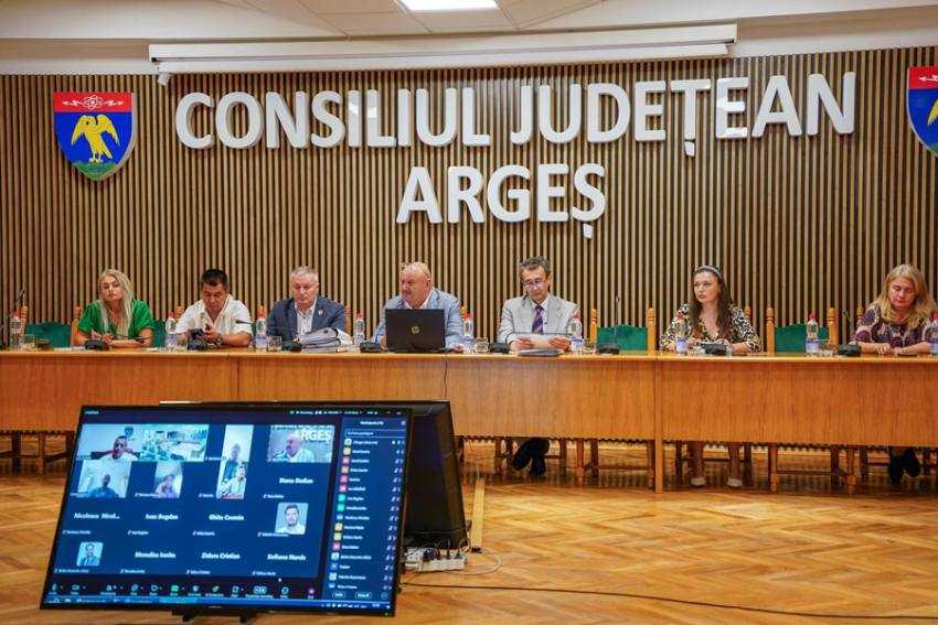 sedinta cj arges 25 iulie 2024 doi Sursă foto: Facebook CJ Arges.