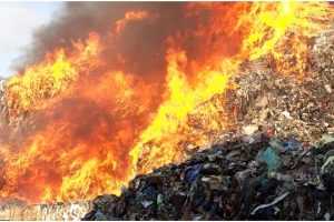 Incendiu violent pe platforma Oltchim 30 cats - Incendiu violent pe platforma Oltchim