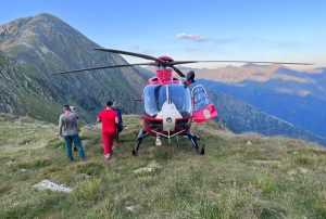 453478880 879337314221138 9105164217490244847 n - Intervenție a salvamontiștilor argeșeni în zona vârfului Lăiţel! Turistă căzută de pe o stâncă