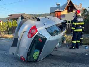 6c917382 deb8 4efb ab11 16aefe87f100 - Accident în Valea Mare Pravăț! S-a răsturnat cu mașina
