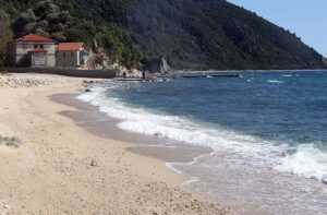 cats - Un român de 22 de ani a fost găsit mort pe o insulă din Grecia