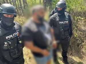 Bărbat din Bascov urmărit național, prins de polițiștii argeșeni 1 8bcc671c e5ad 4257 b7e1 cabf87f74ffa - Bărbat din Bascov urmărit național, prins de polițiștii argeșeni