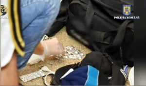 Rețeaua de traficanți de droguri din Penitenciarul Mioveni - destructurată cu ajutorul a doi polițiști sub acoperire 4 droguri mioveni - Rețeaua de traficanți de droguri din Penitenciarul Mioveni - destructurată cu ajutorul a doi polițiști sub acoperire