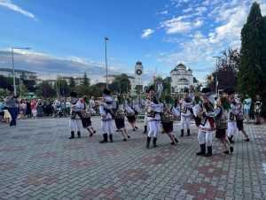 Începe Festivalul-Concurs Național de Folclor. Constantin Enceanu și Maria Dragomiroiu vin la Mioveni! 1 Sursă foto: Facebook Primăria Orașului Mioveni.