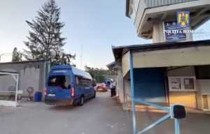 Rețeaua de traficanți de droguri din Penitenciarul Mioveni - destructurată cu ajutorul a doi polițiști sub acoperire 2 perchezitii diicot penitenciar - Rețeaua de traficanți de droguri din Penitenciarul Mioveni - destructurată cu ajutorul a doi polițiști sub acoperire