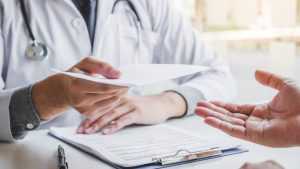 Medici argeșeni – sancționați pentru eliberarea concediilor medicale 1 medici concedii medicale