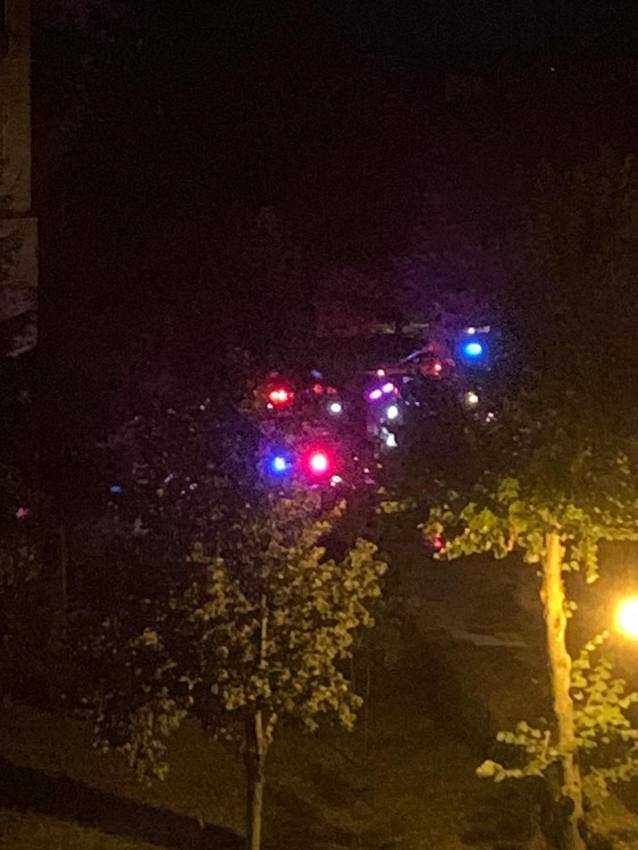 Incendiu la o locuință din cartierul Trivale! Femeie de 53 de ani asistată de paramedici! 2 WhatsApp Image 2024 08 05 at 06.47.55 - Incendiu la o locuință din cartierul Trivale! Femeie de 53 de ani asistată de paramedici!