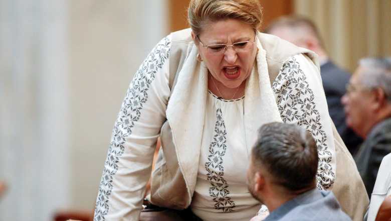 sosoaca2 - Diana Șoșoacă a avut nevoie de SOS pentru a-i înșela pe oameni cu privire la așa-zisul naționalism și patriotism!