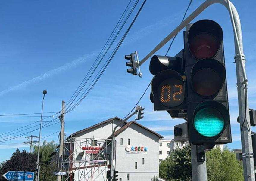 semafor mioveni generic Sursăî foto: Facebook Servicii Edilitare pentru Comunitate Mioveni.