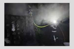 Incendiu puternic noaptea trecută într-o gospodărie din Argeș! 1 incendiu gospodarie Argeș
