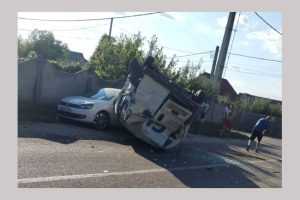 Acum în Argeș! Mașină răsturnată la Budeasa! 1 masina rasturnata Budeasa