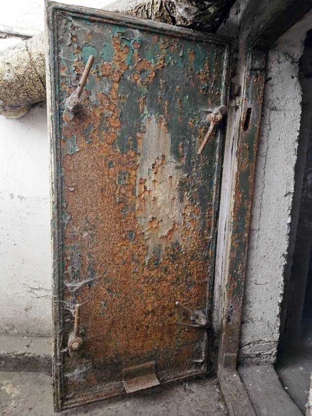 În adăposturile subterane, cu primarul Cristian Gentea: „Să ne ferească Dumnezeu de vreun dezastru!” 4 adăpost