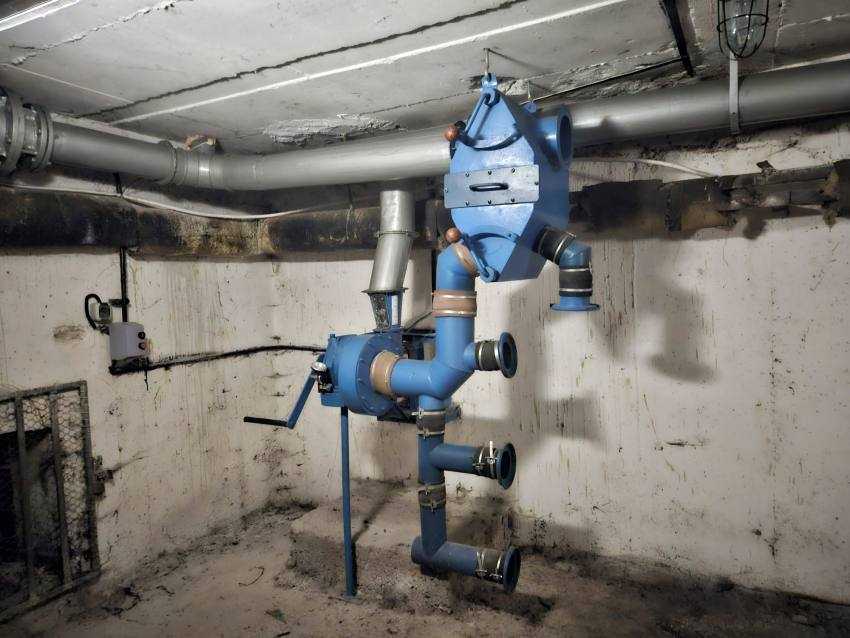 În adăposturile subterane, cu primarul Cristian Gentea: „Să ne ferească Dumnezeu de vreun dezastru!” 5 instalația nouă de la adăpost refăcut