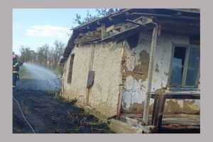 Incendiu izbucnit într-o gospodărie din Argeș! Bărbat monitorizat de paramedici 26 incendiu gospodărie Argeș