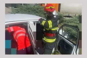 Impact între două vehicule la Mioveni! Două victime transportate la spital! 1 accident masina Mioveni