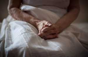 ZjlmMDZiMTZmODZhNjAzZDdlNjA5YjY4N2FkOTg4NzI.thumb - Încă un centru de îngrijire fost închis temporar de ANPC. Bătrânii erau hrăniți cu alimente expirate