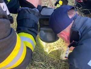 copil put tr 2 - Copil de doi ani, salvat de pompieri după ce a căzut într-un puț de irigare