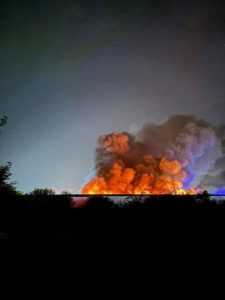 Incendiu puternic în Afumați. Arde un depozit de electrocasnice 3 d431a656 d19c 4f45 9ccd 494ab9298977 - Incendiu puternic în Afumați. Arde un depozit de electrocasnice