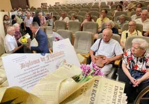 La Pitești. Seniorii cu peste 50 de ani de căsnicie, sărbătoriți și premiați! 22 Sursă foto: Facebook Primăria Municipiului Pitești.